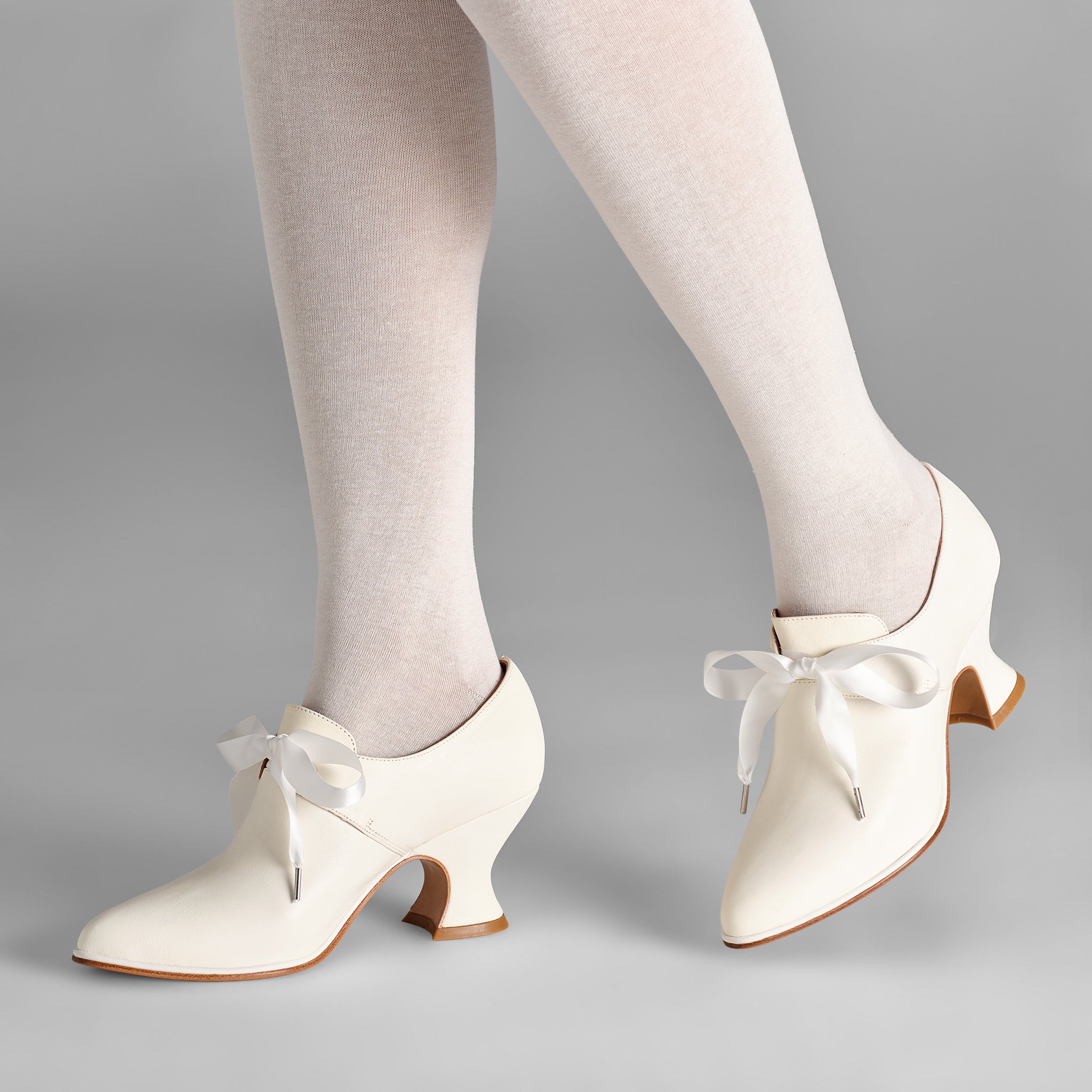 Pompadour 18th Century Leather Shoes (Ivory)
